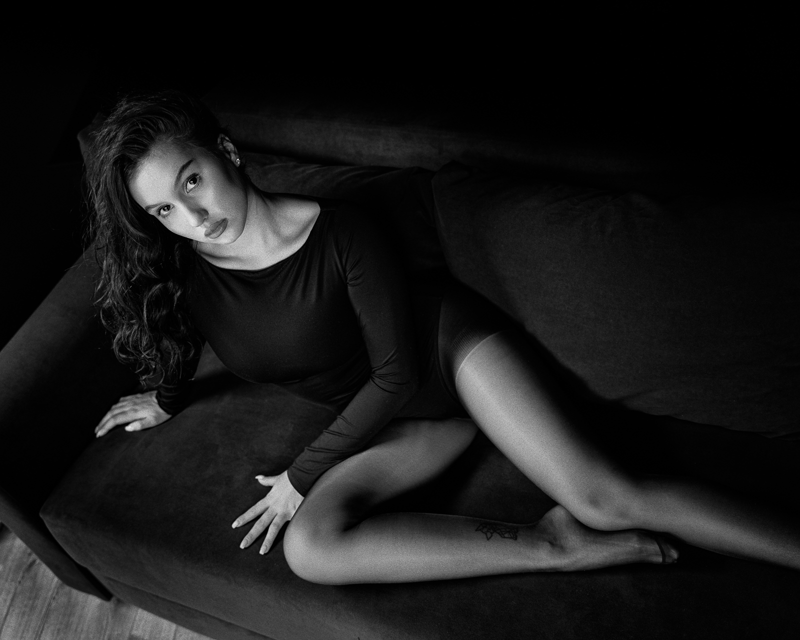 piękna brunetka w body